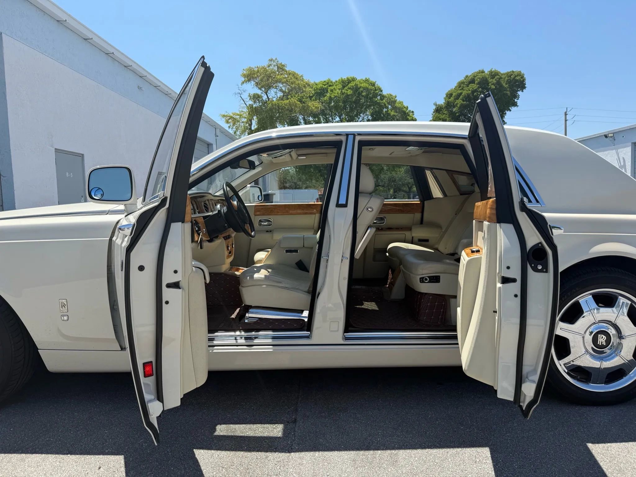 Used 2011 Rolls-Royce Phantom Sedan image 23