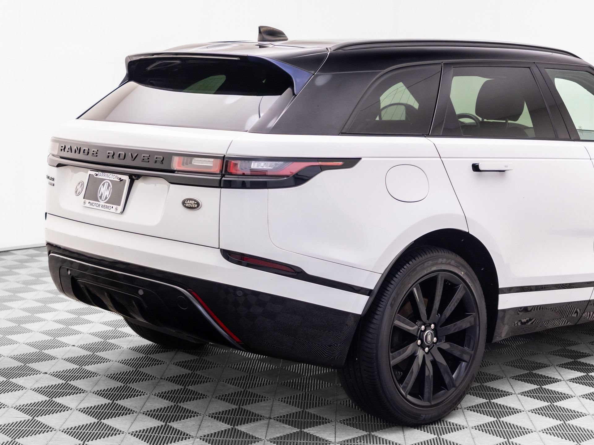 Used 2020 Land Rover Range Rover Velar R-Dynamic S AWD/4WD image 36