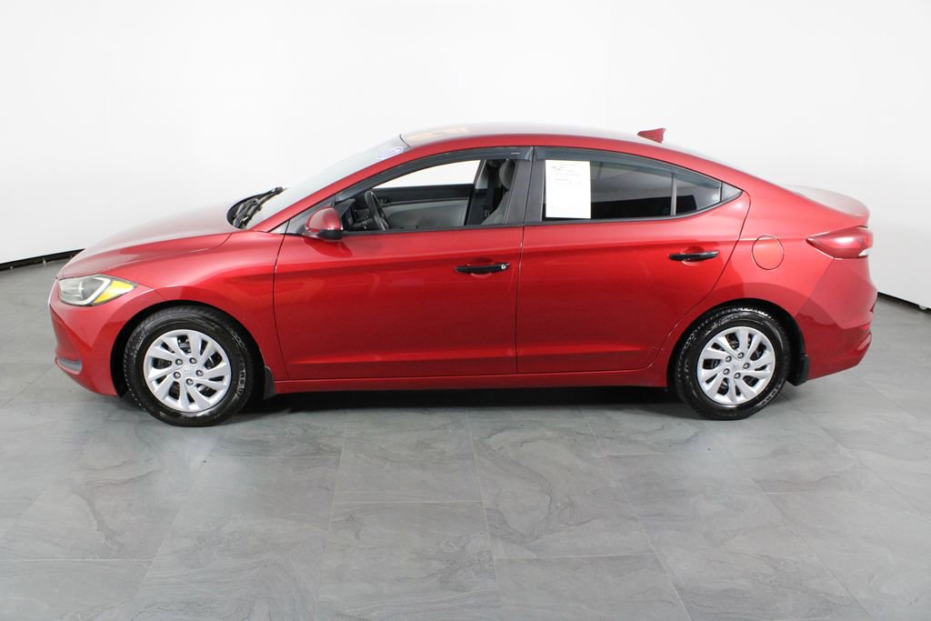 Used 2017 Hyundai Elantra SE w/ Cargo Package image 10