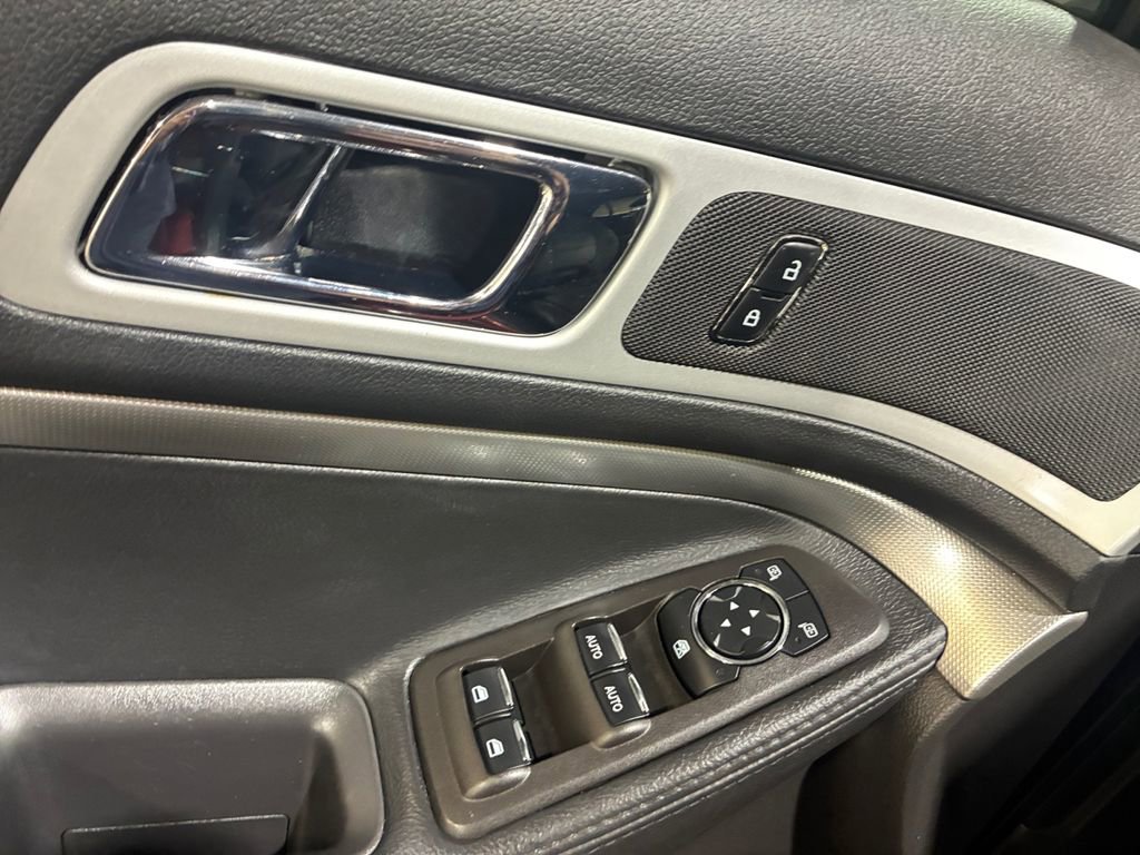 Used 2013 Ford Explorer XLT image 27