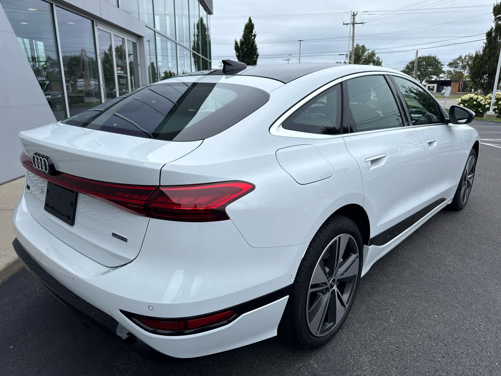 New 2025 Audi A6 e-tron Premium Plus image 8
