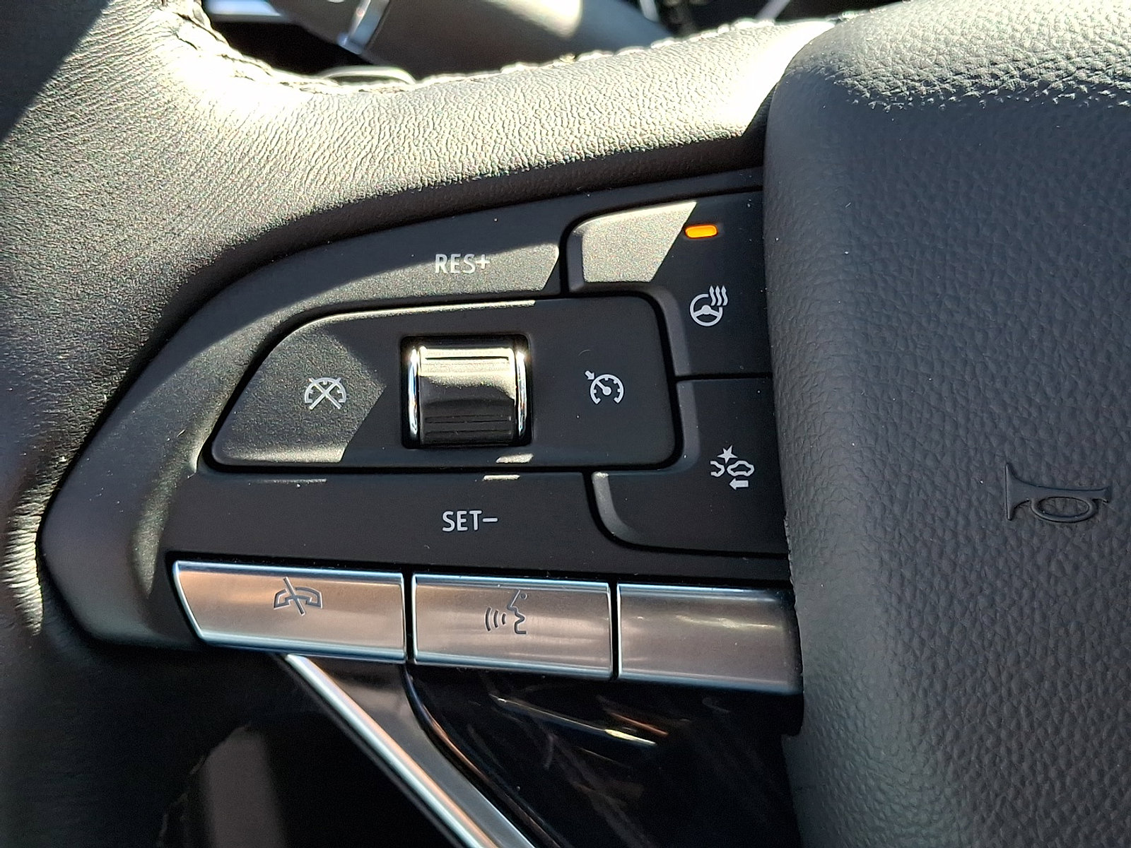 Used 2025 Cadillac XT6 Premium Luxury image 24