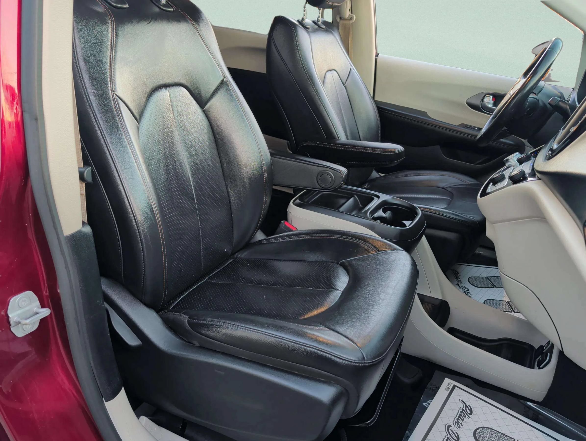 Used 2020 Chrysler Pacifica Touring-L FWD image 18