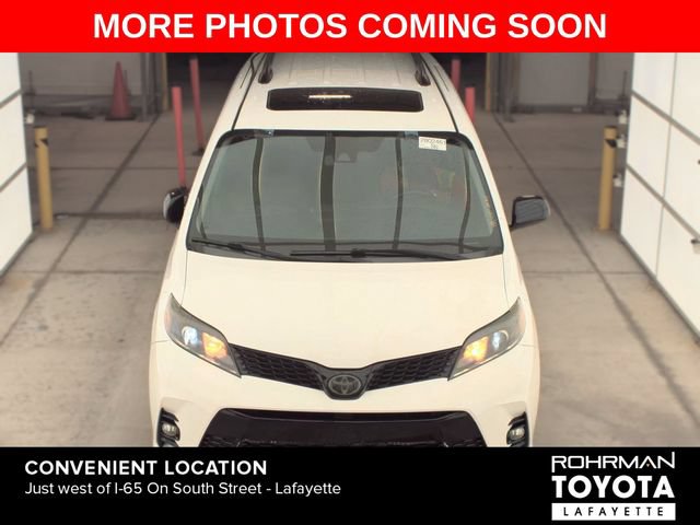 Used 2020 Toyota Sienna SE Premium w/ Nightshade Edition FWD image 2