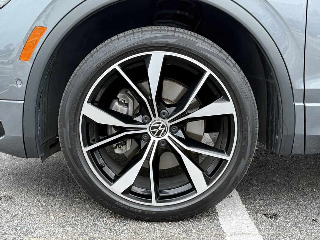 Used 2022 Volkswagen Tiguan SEL R-Line AWD/4WD image 9