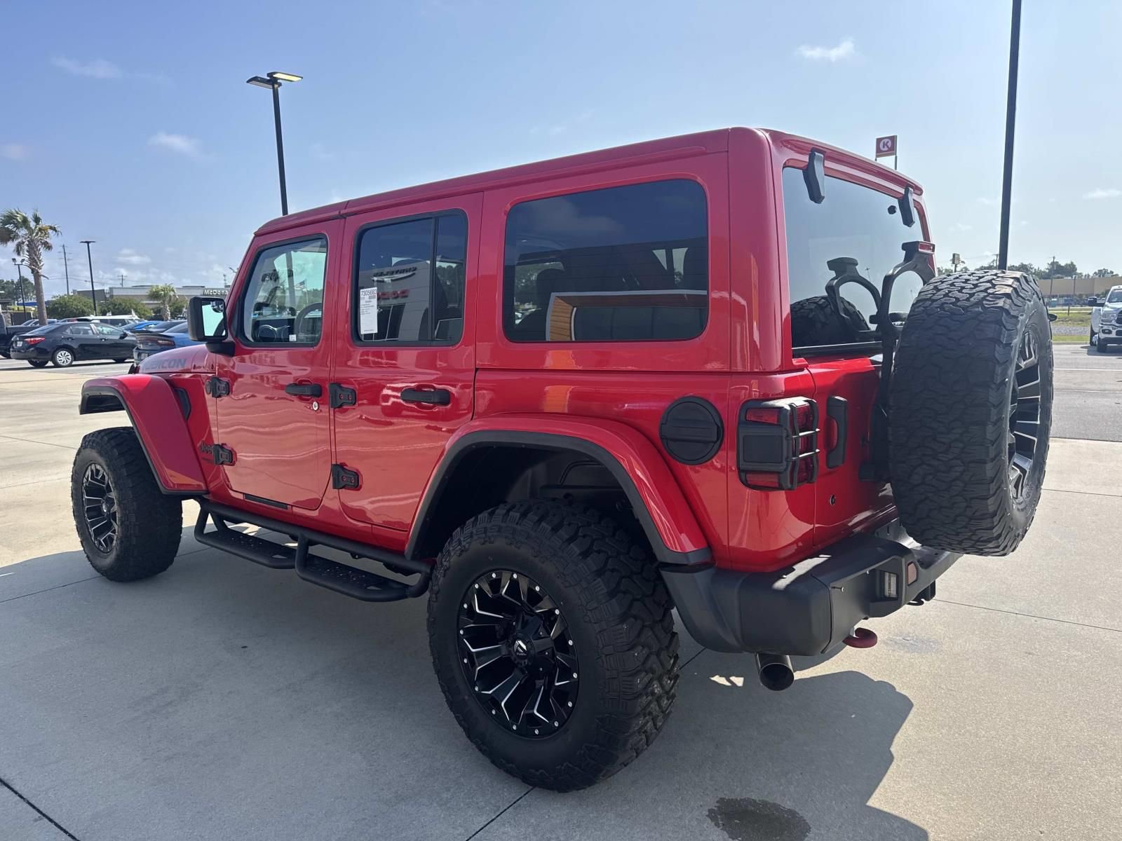 Used 2018 Jeep Wrangler Unlimited Rubicon w/ Uconnect 4C Nav & Sound Group AWD/4WD image 5