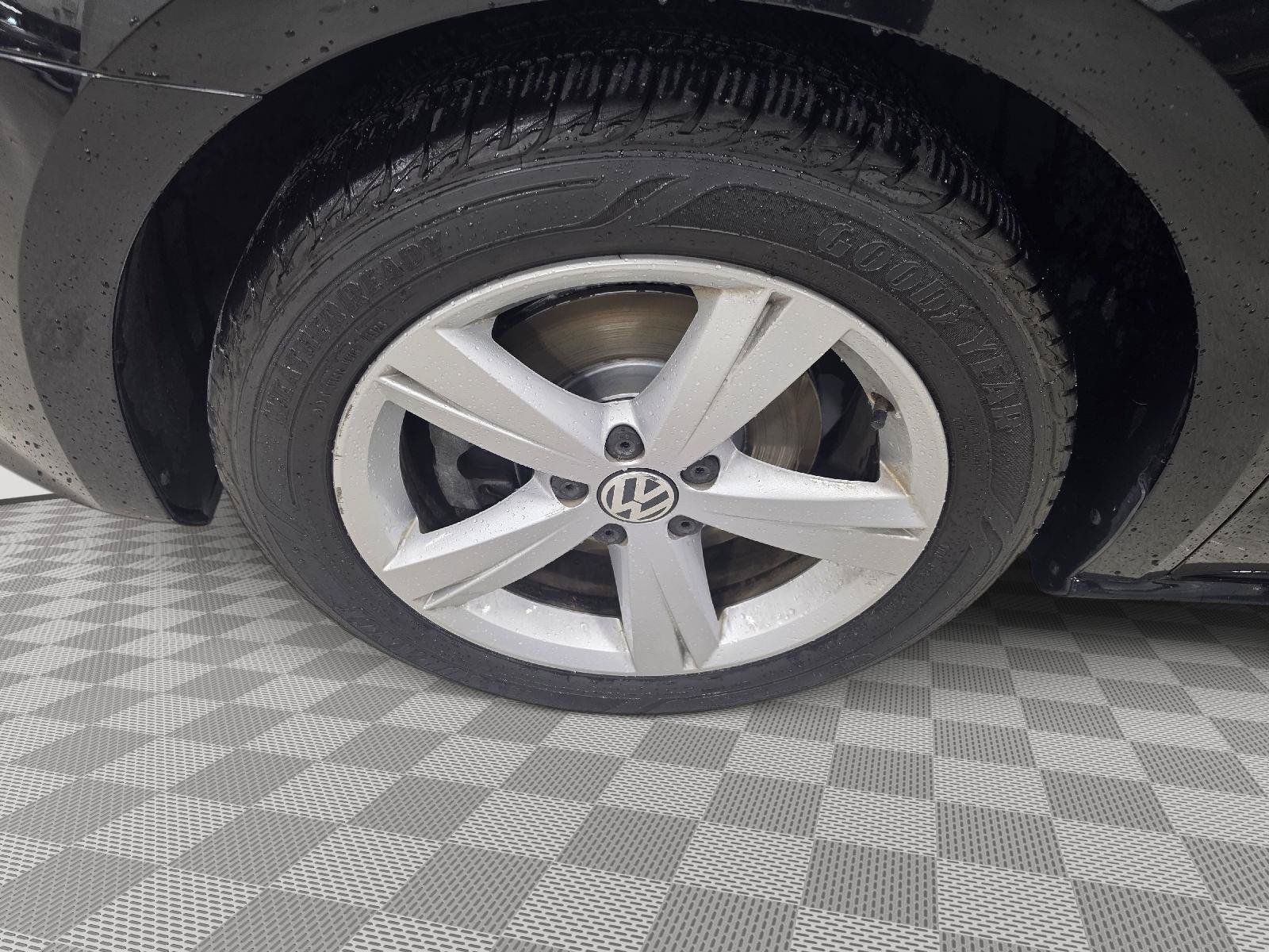 Used 2015 Volkswagen Passat 1.8T Limited Edition FWD image 12