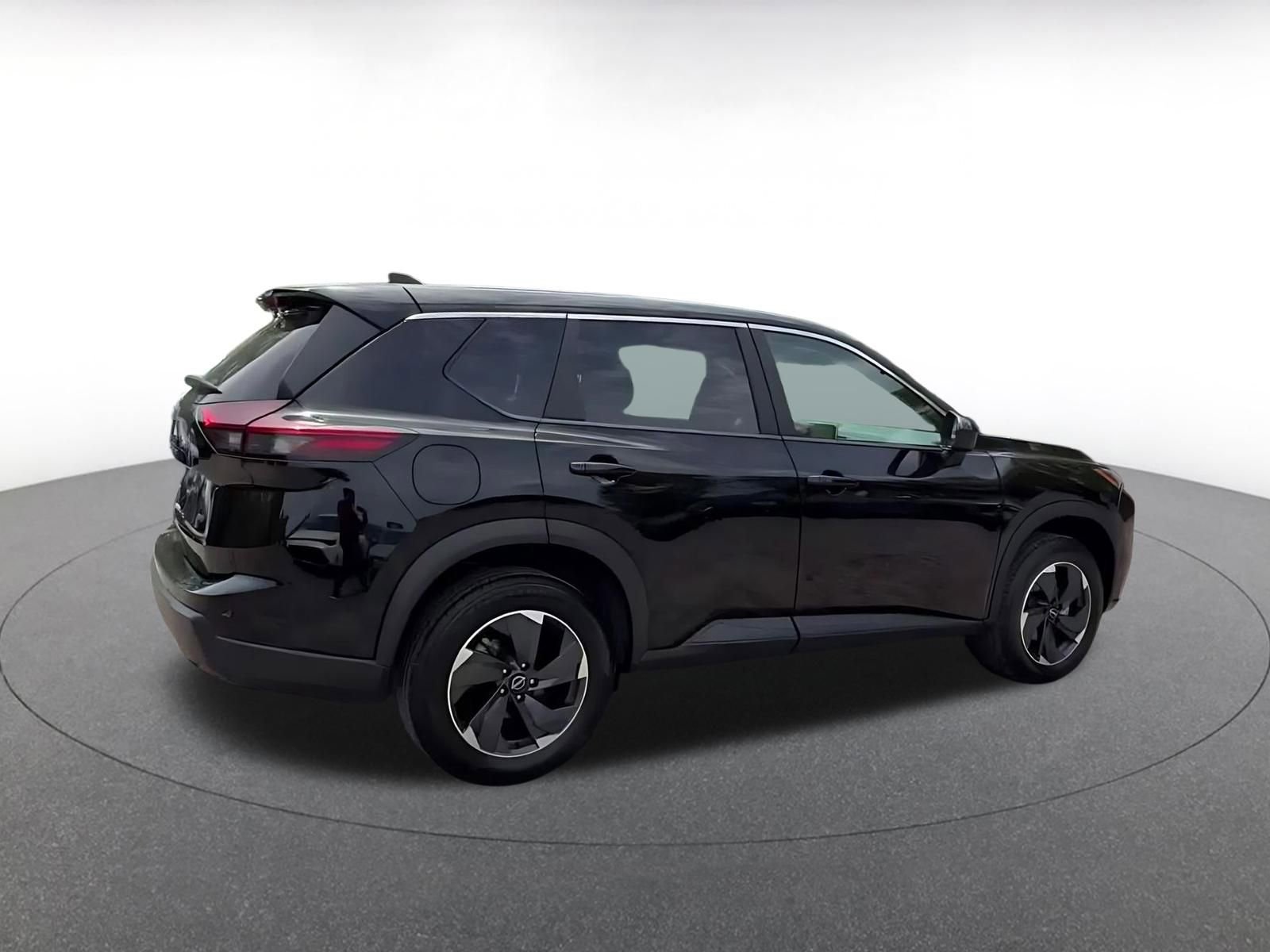 Used 2025 Nissan Rogue SV AWD/4WD image 14