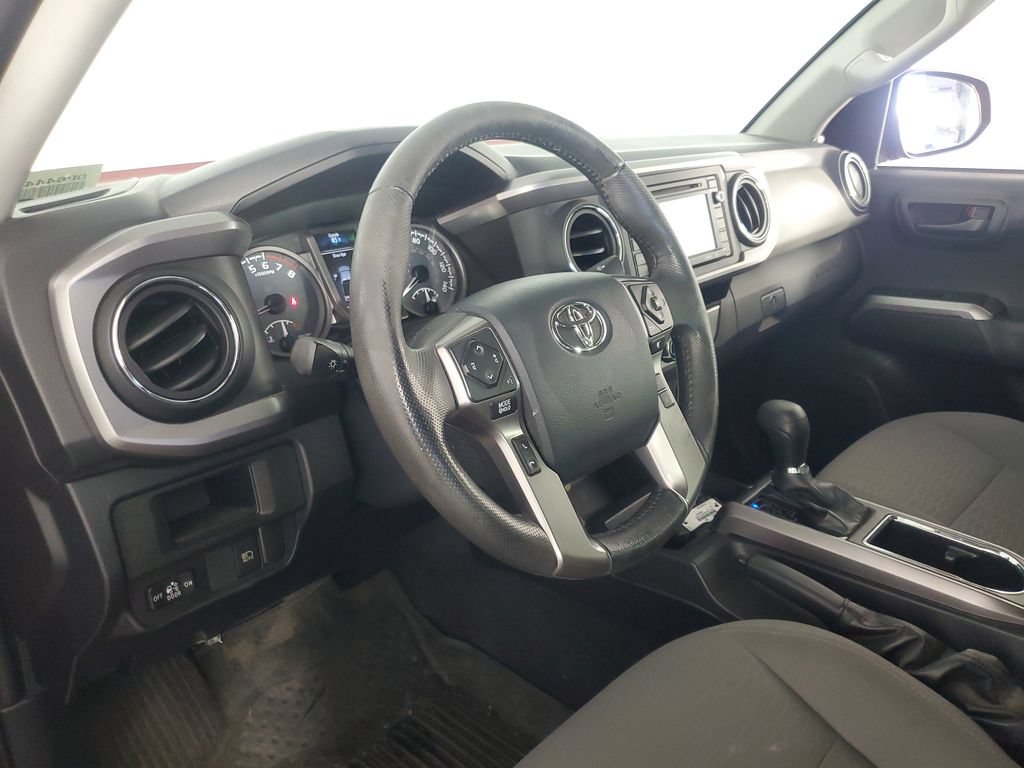 Used 2018 Toyota Tacoma SR5 RWD image 11