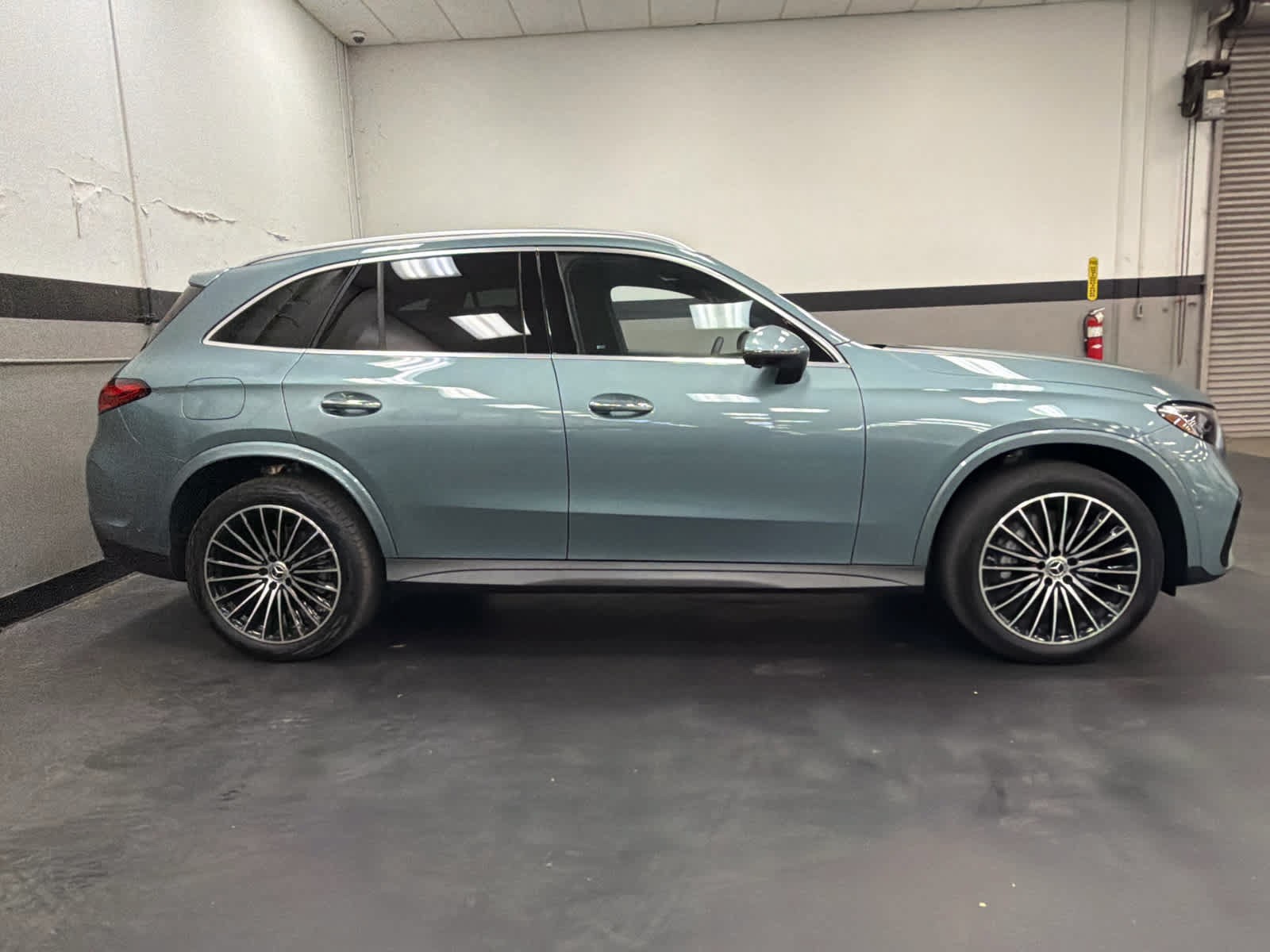Used 2026 Mercedes-Benz GLC 300 image 3