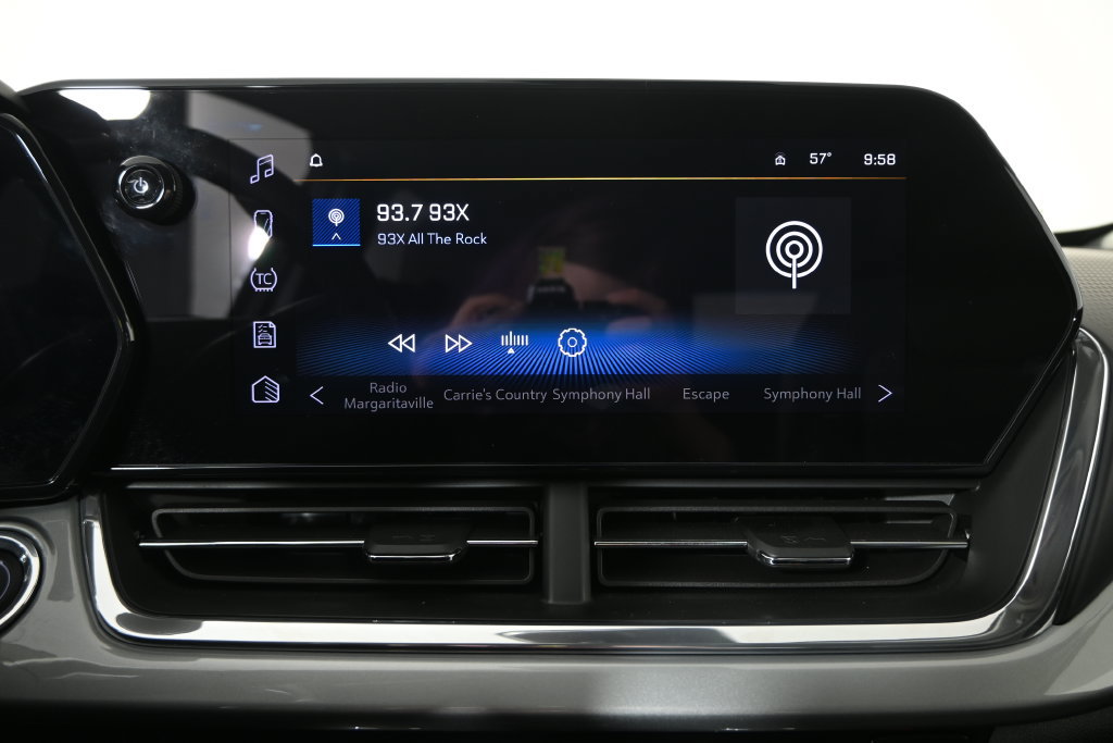 Used 2025 Chevrolet Trax LT FWD image 27