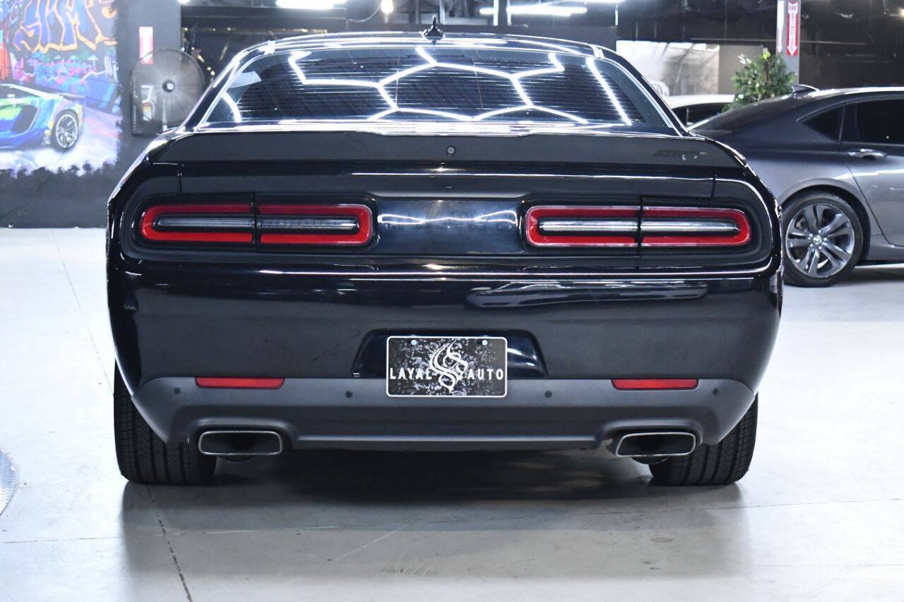 Used 2018 Dodge Challenger R/T w/ Driver Convenience Group RWD image 7