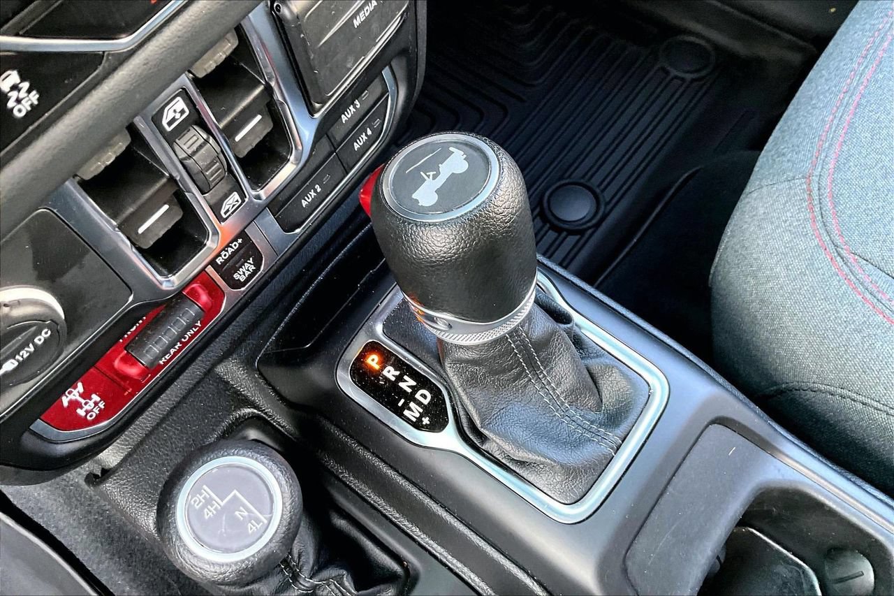 Used 2024 Jeep Wrangler Unlimited Rubicon w/ Technology Group AWD/4WD image 30