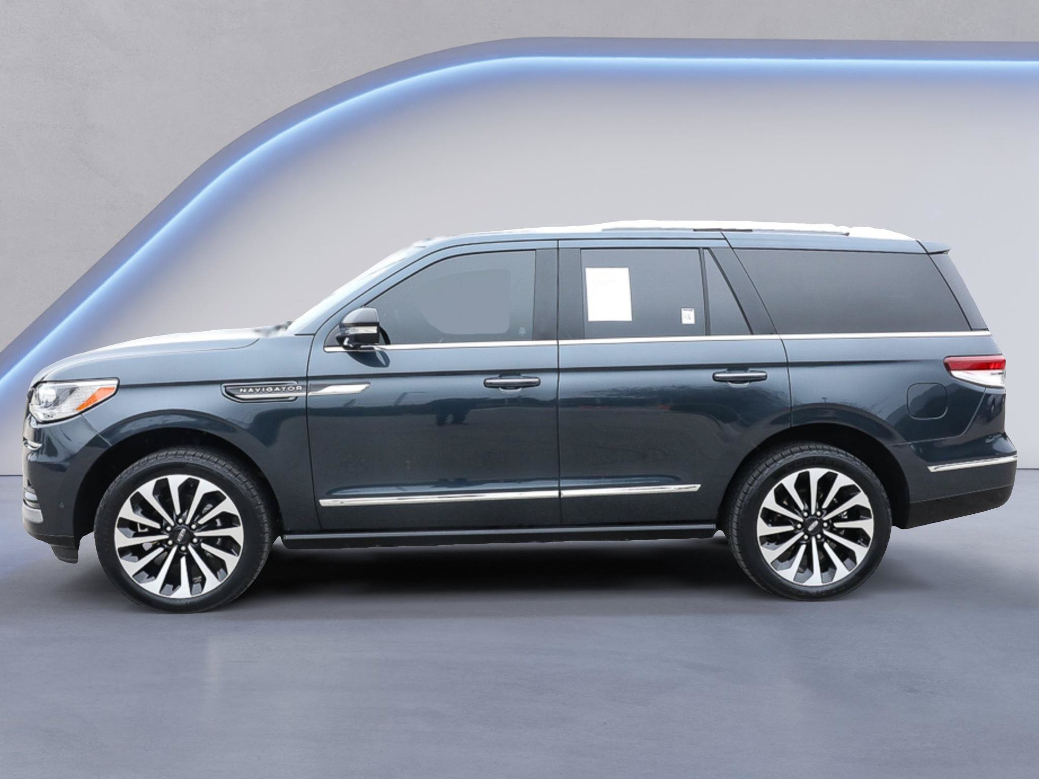 Certified 2024 Lincoln Navigator Reserve AWD/4WD image 3