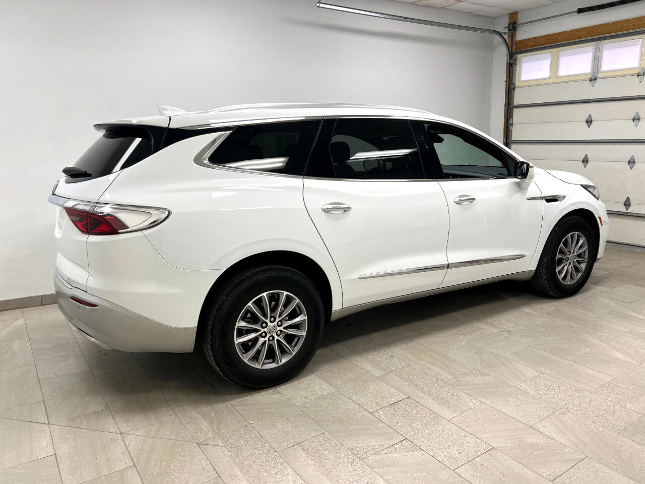 Used 2024 Buick Enclave Premium image 9