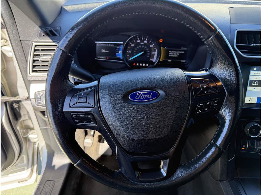 Used 2017 Ford Explorer XLT w/ Equipment Group 201A FWD image 25