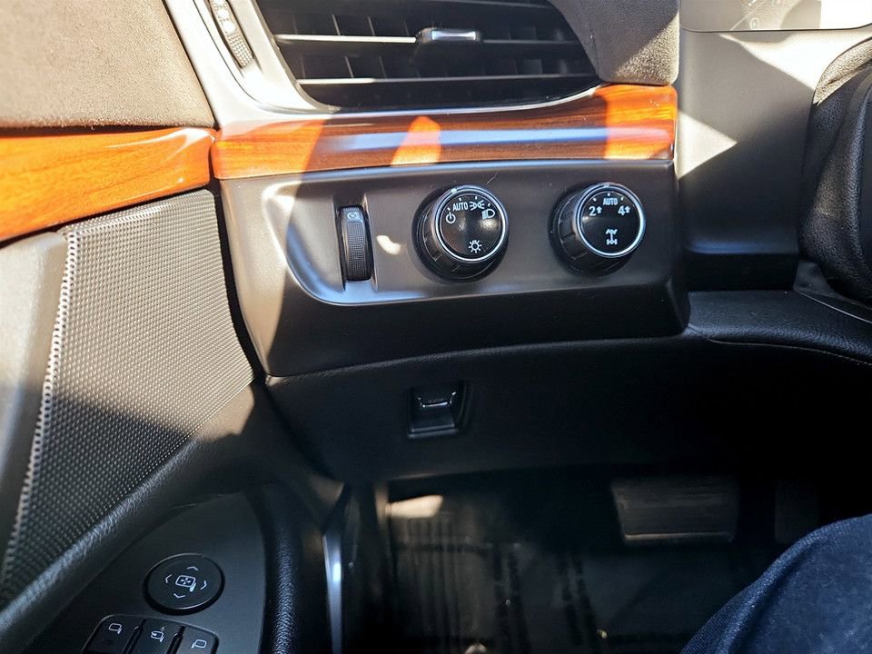 Used 2015 Cadillac Escalade Premium image 19