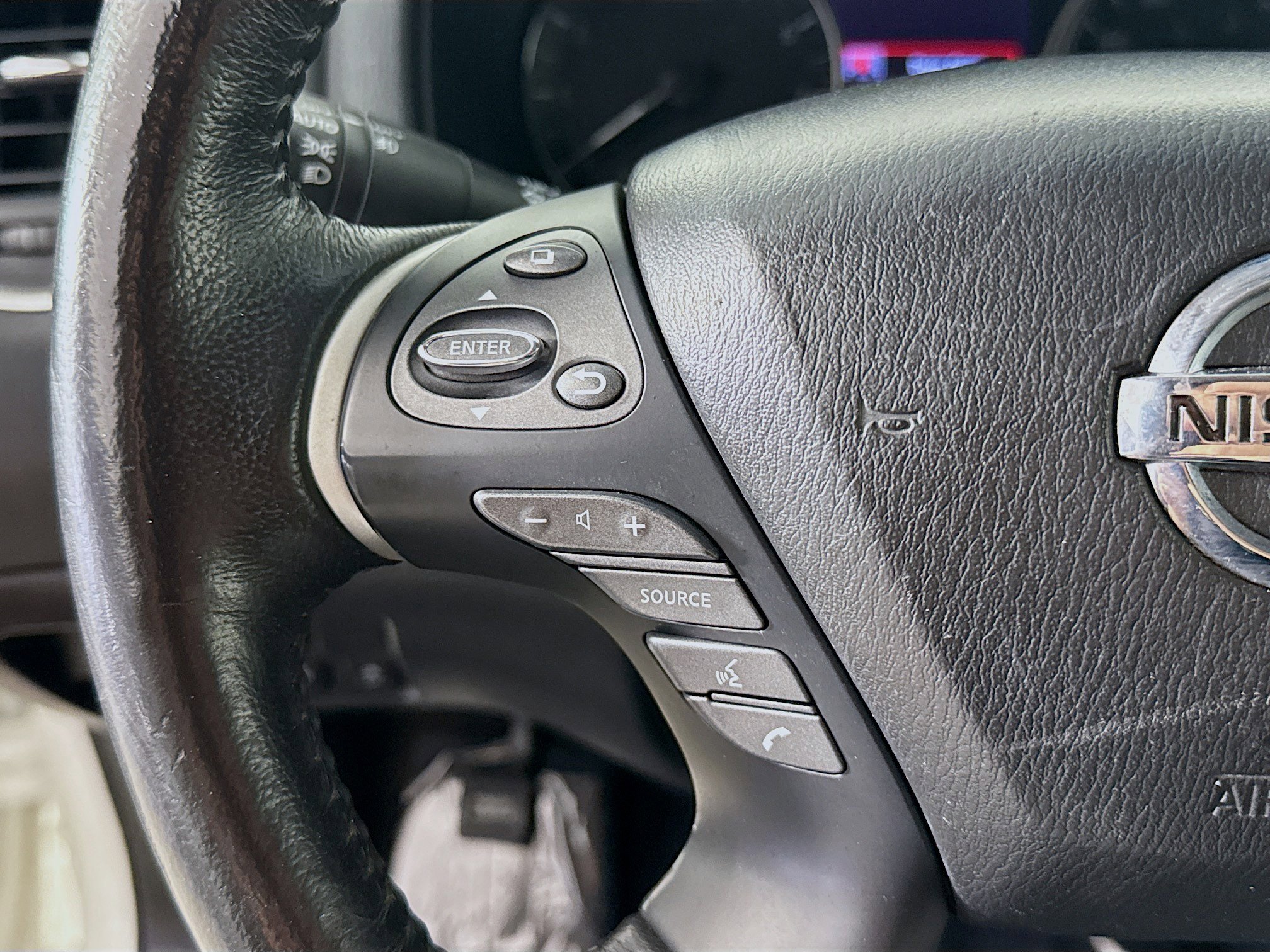 Used 2019 Nissan Pathfinder SL FWD image 14