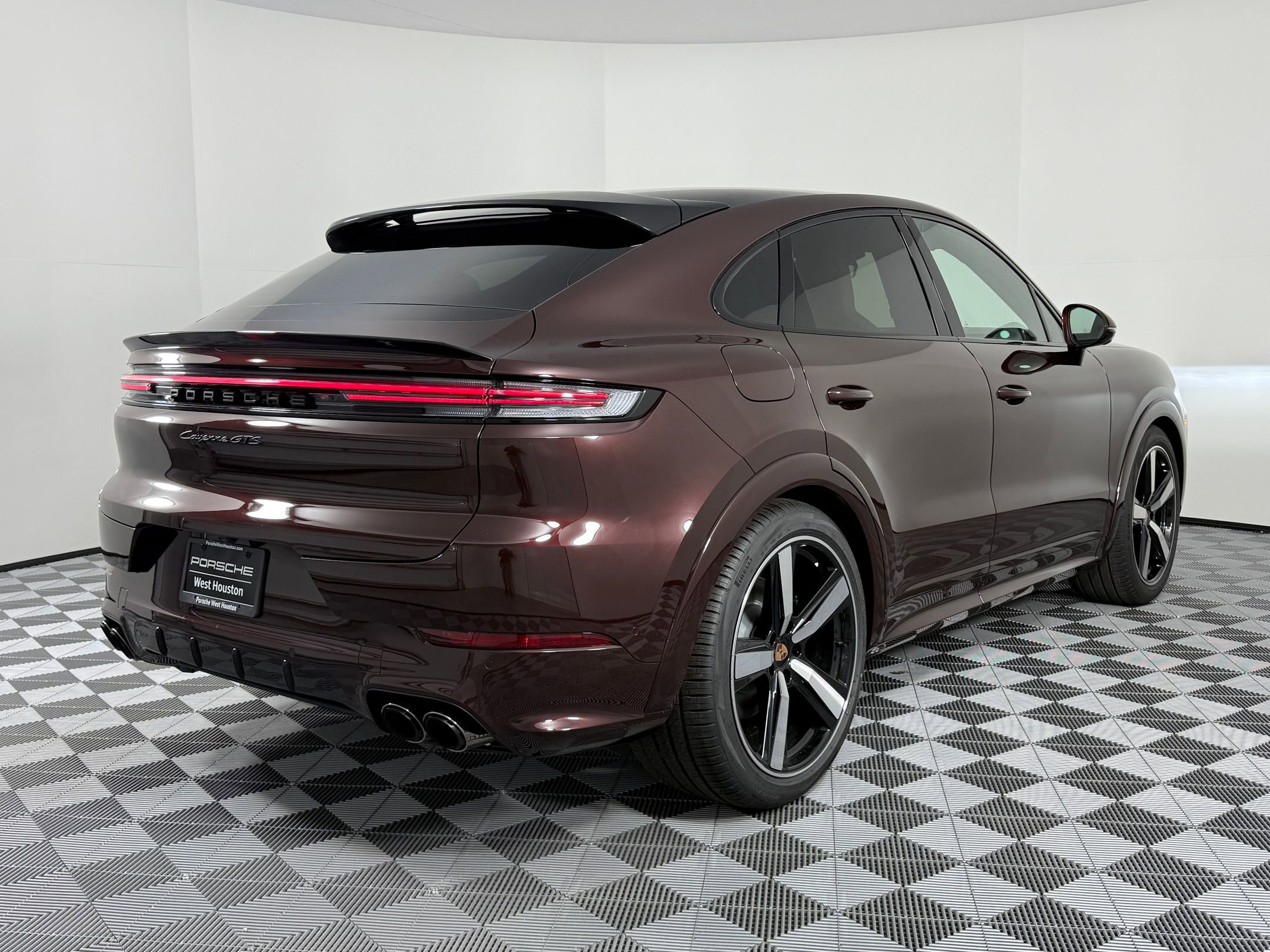New 2026 Porsche Cayenne GTS image 9