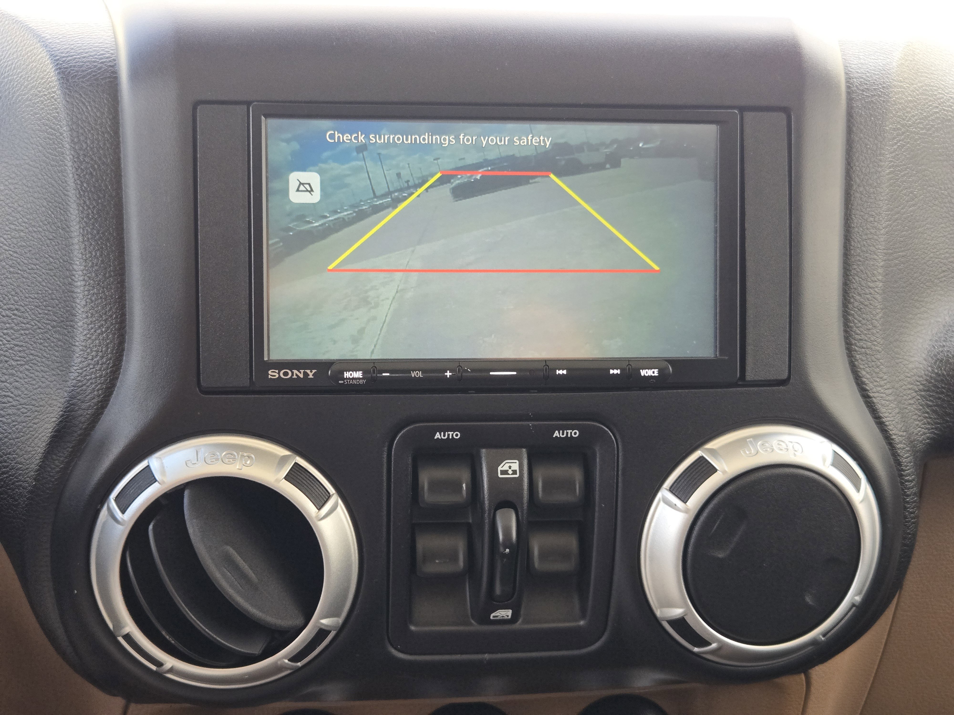 Used 2015 Jeep Wrangler Unlimited Sahara w/ Connectivity Group AWD/4WD image 19