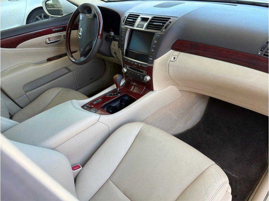 Used 2011 Lexus LS 460 w/ Comfort Pkg RWD image 21