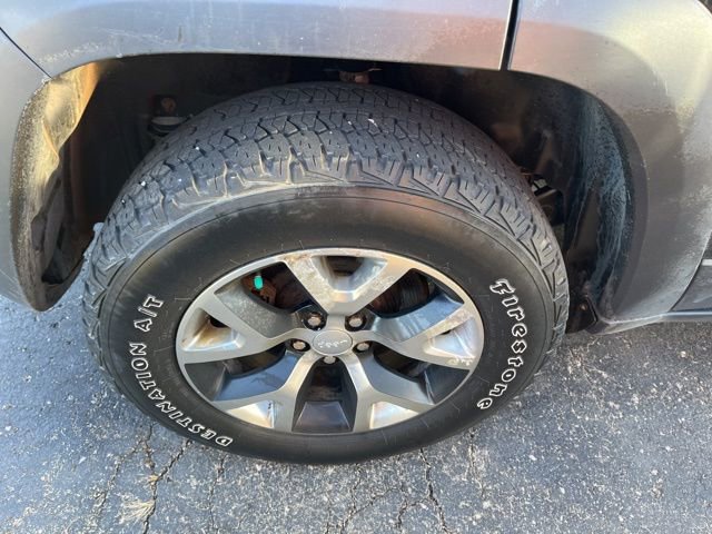 Used 2019 Jeep Cherokee Trailhawk AWD/4WD image 10