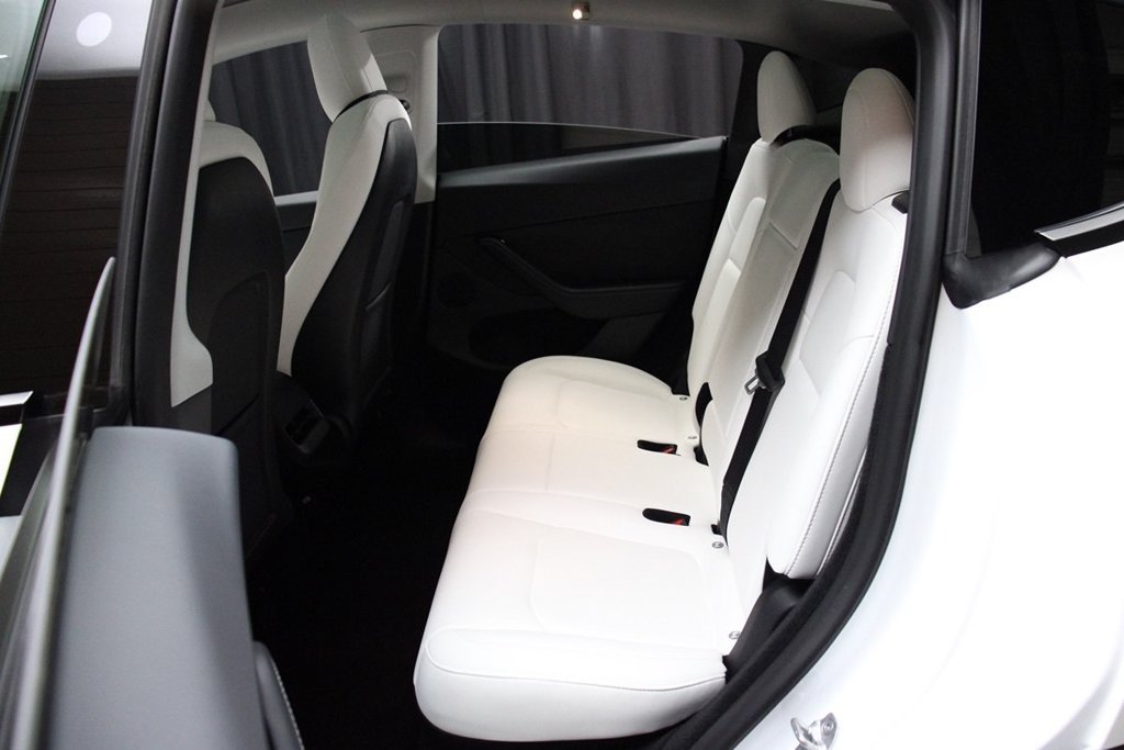 Used 2023 Tesla Model Y Long Range AWD/4WD image 30