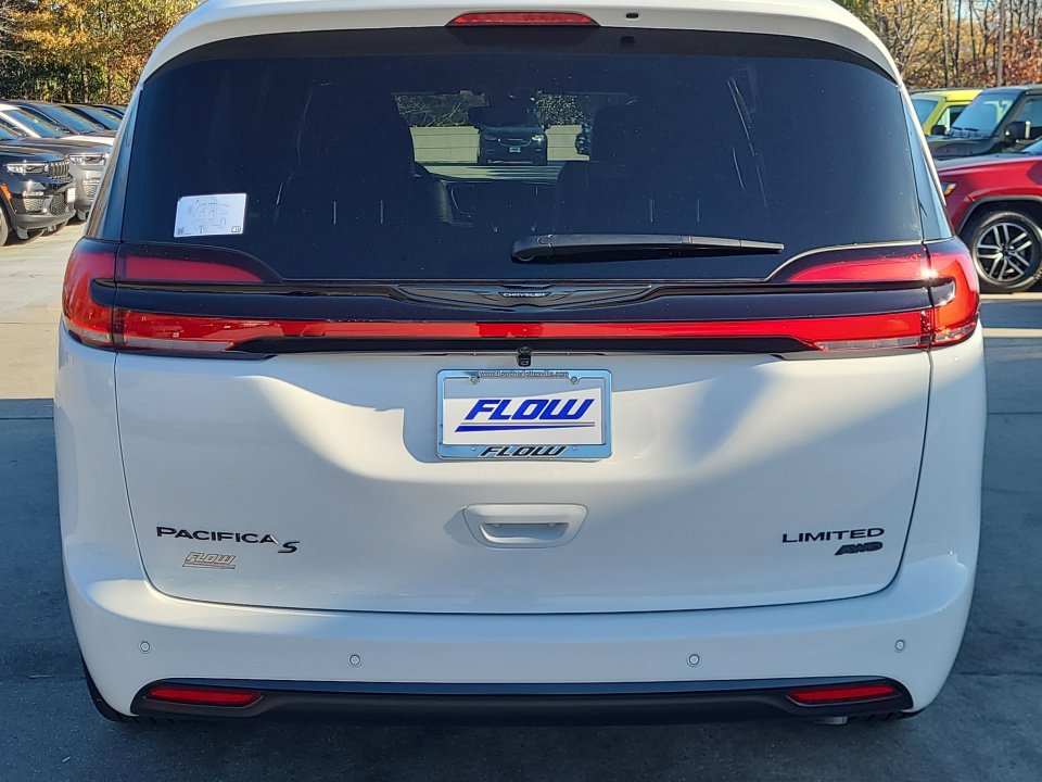 New 2026 Chrysler Pacifica Limited w/ S Appearance Package image 14