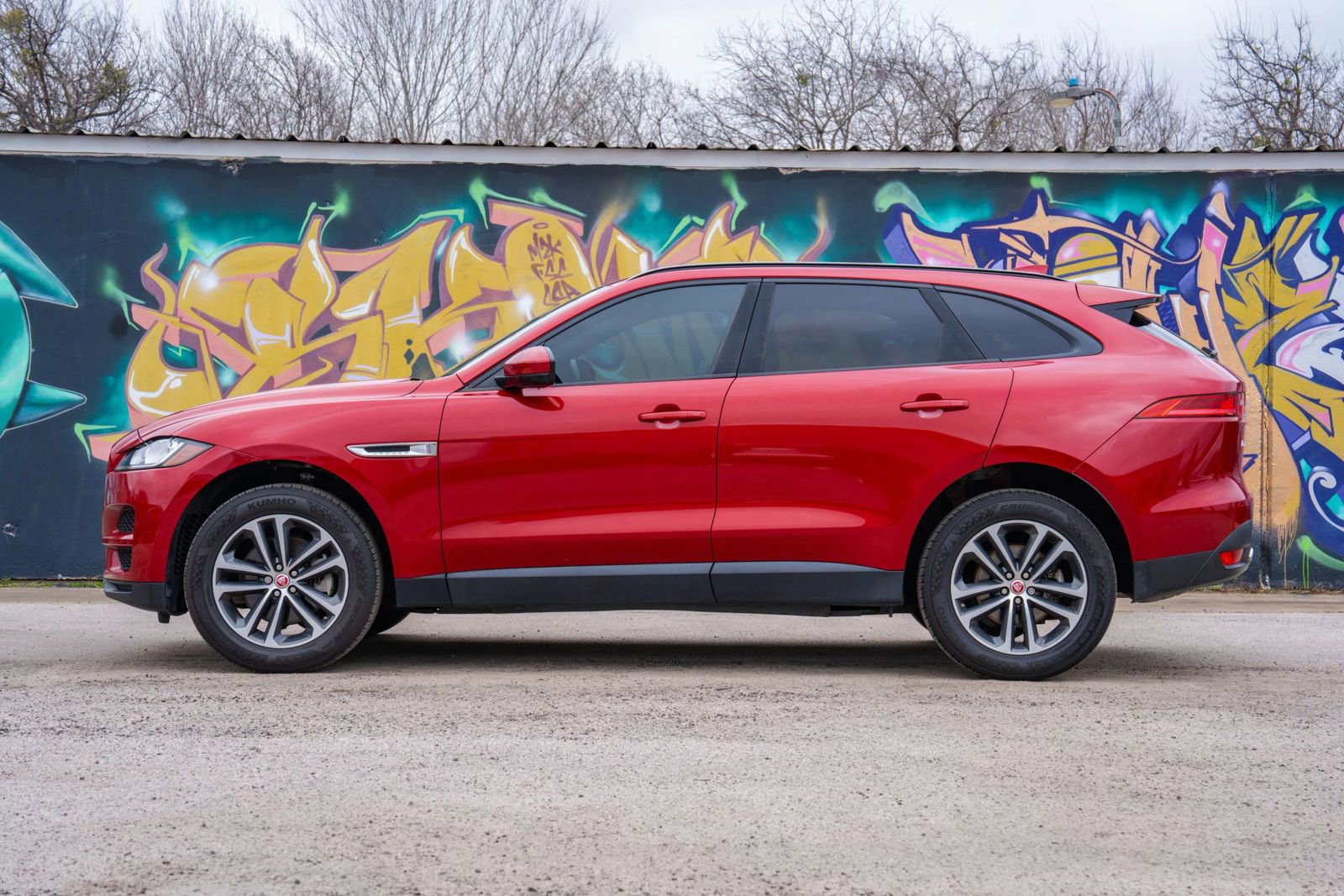 Used 2018 Jaguar F-PACE Premium image 5