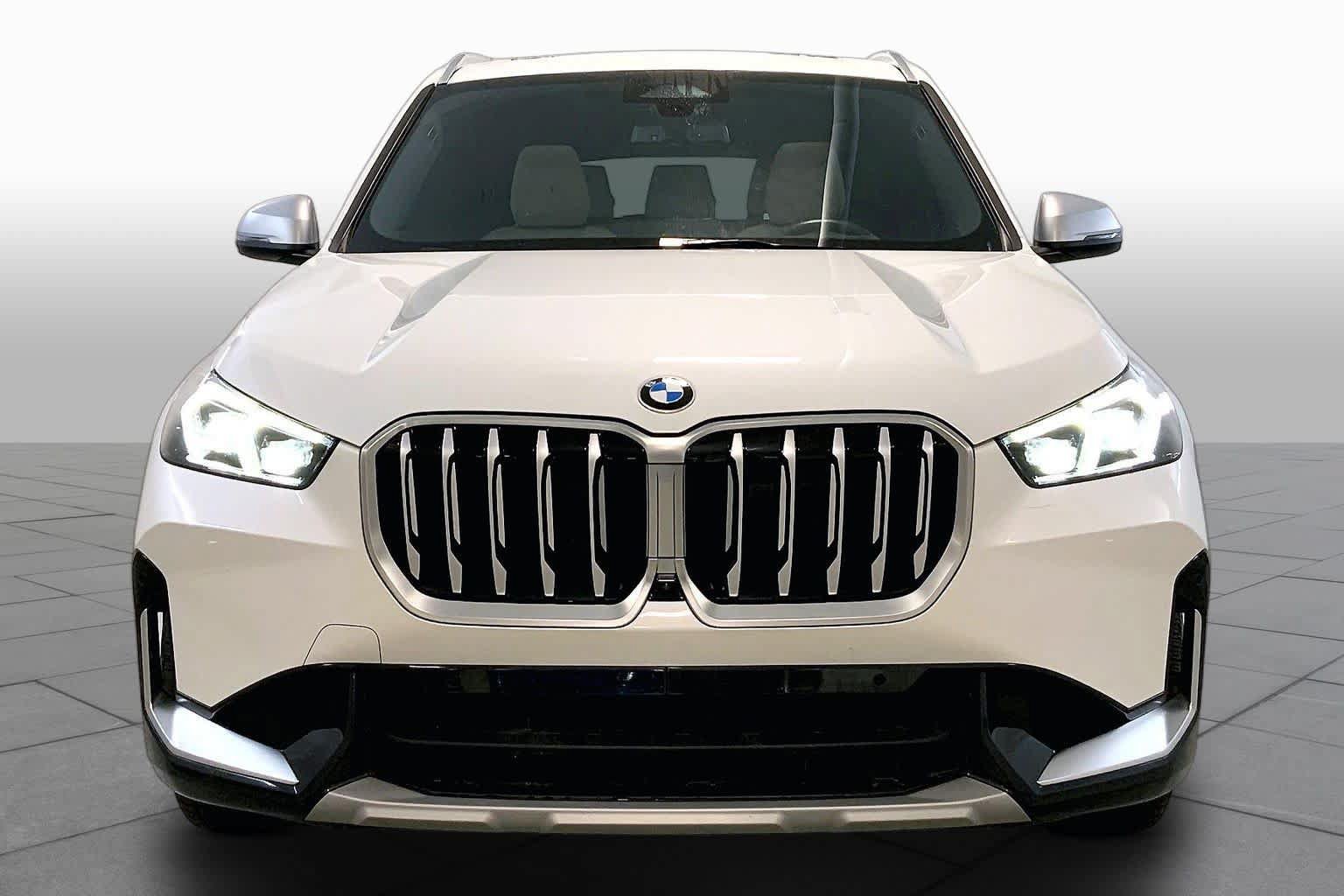 Used 2024 BMW X1 xDrive28i w/ Premium Package AWD/4WD image 3