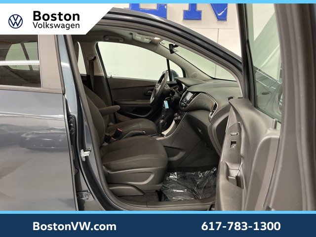 Used 2022 Chevrolet Trax LS w/ Tint and Cruise Package image 13