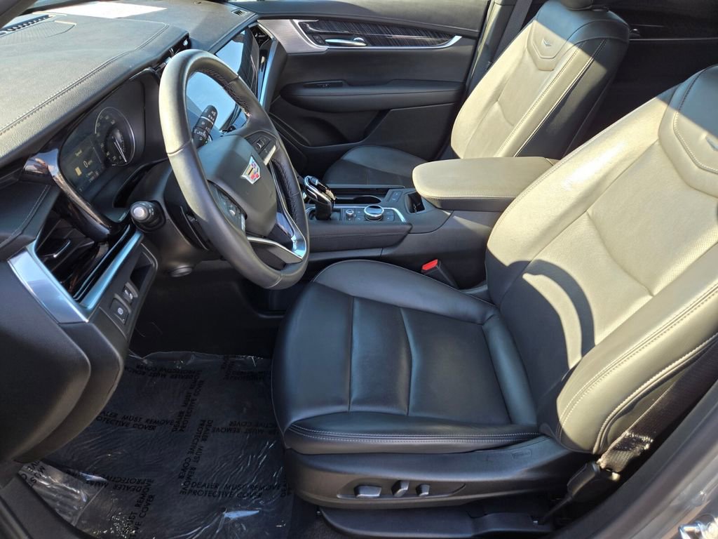 Used 2025 Cadillac XT6 Premium Luxury image 10