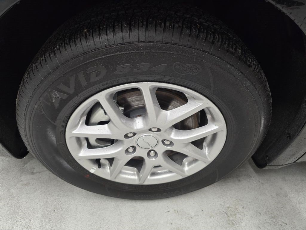 New 2027 Chrysler Pacifica Select FWD image 8
