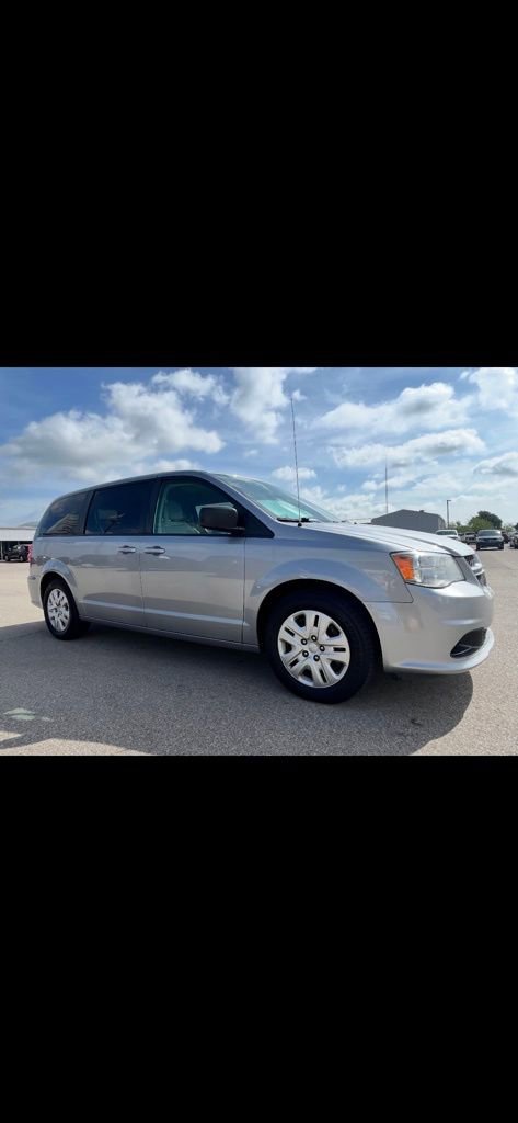 Used 2018 Dodge Grand Caravan SE w/ UConnect Hands-Free Group image 5
