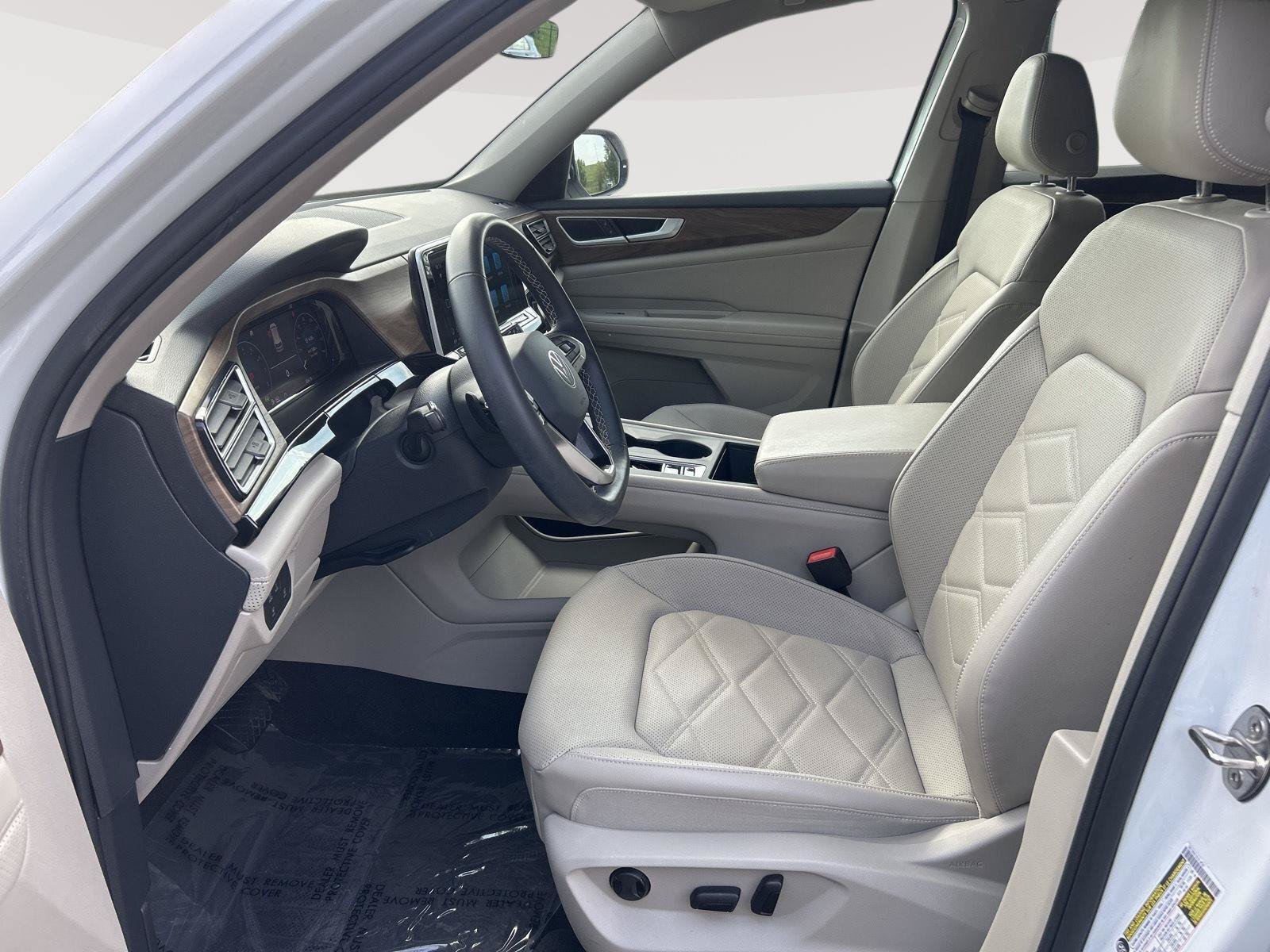 Used 2024 Volkswagen Atlas SE AWD/4WD image 37