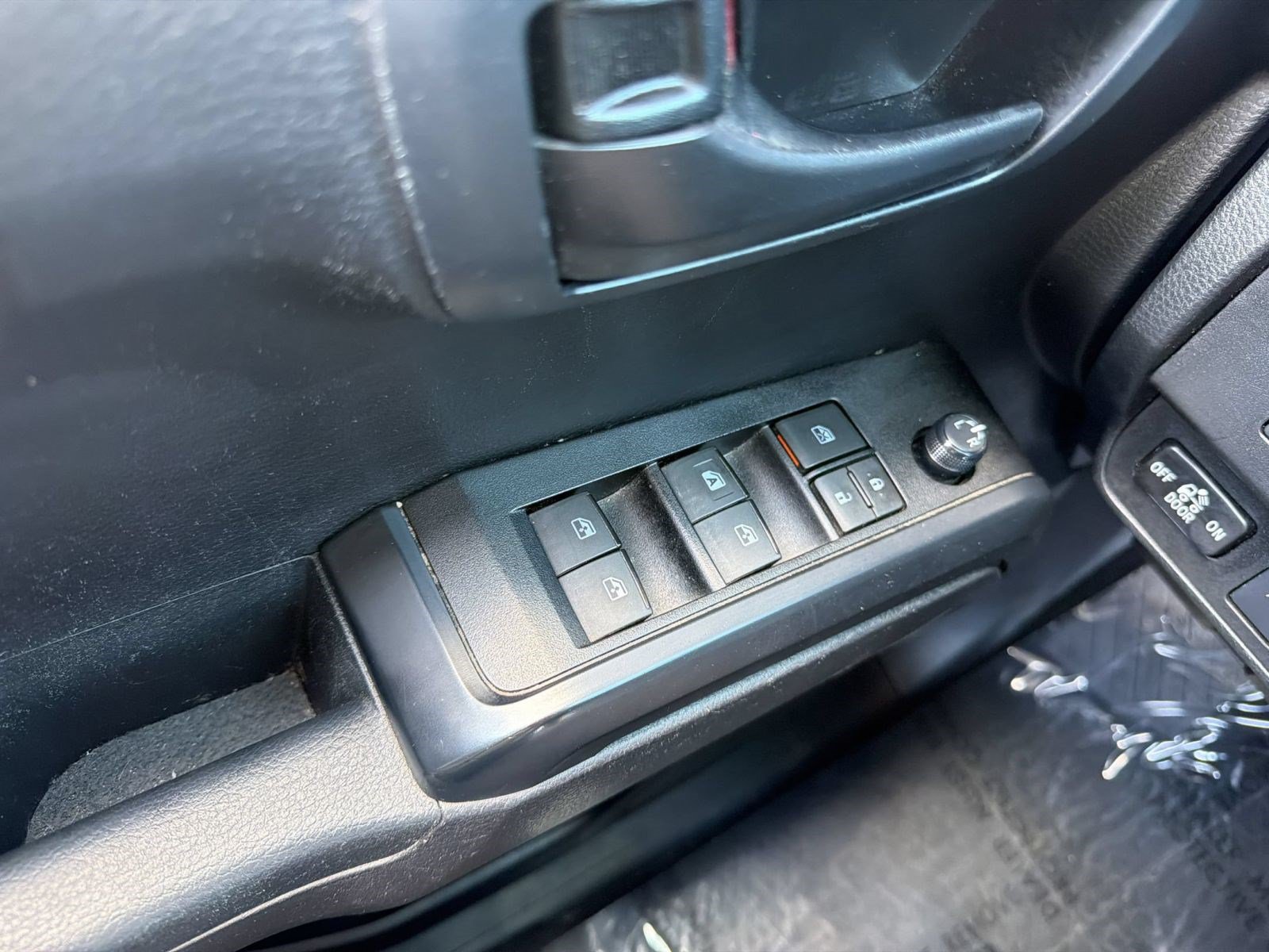 Used 2020 Toyota Tacoma SR AWD/4WD image 14