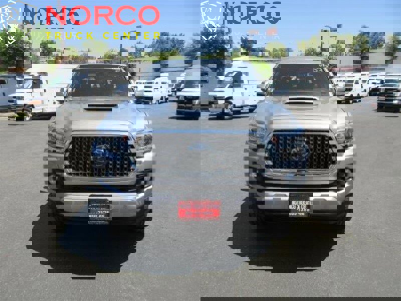 Used 2018 Toyota Tacoma TRD Sport w/ Technology Package image 3