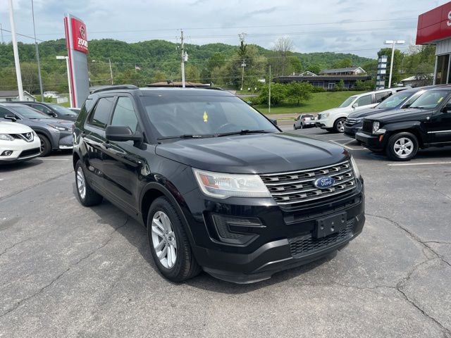 Used 2017 Ford Explorer FWD image 2
