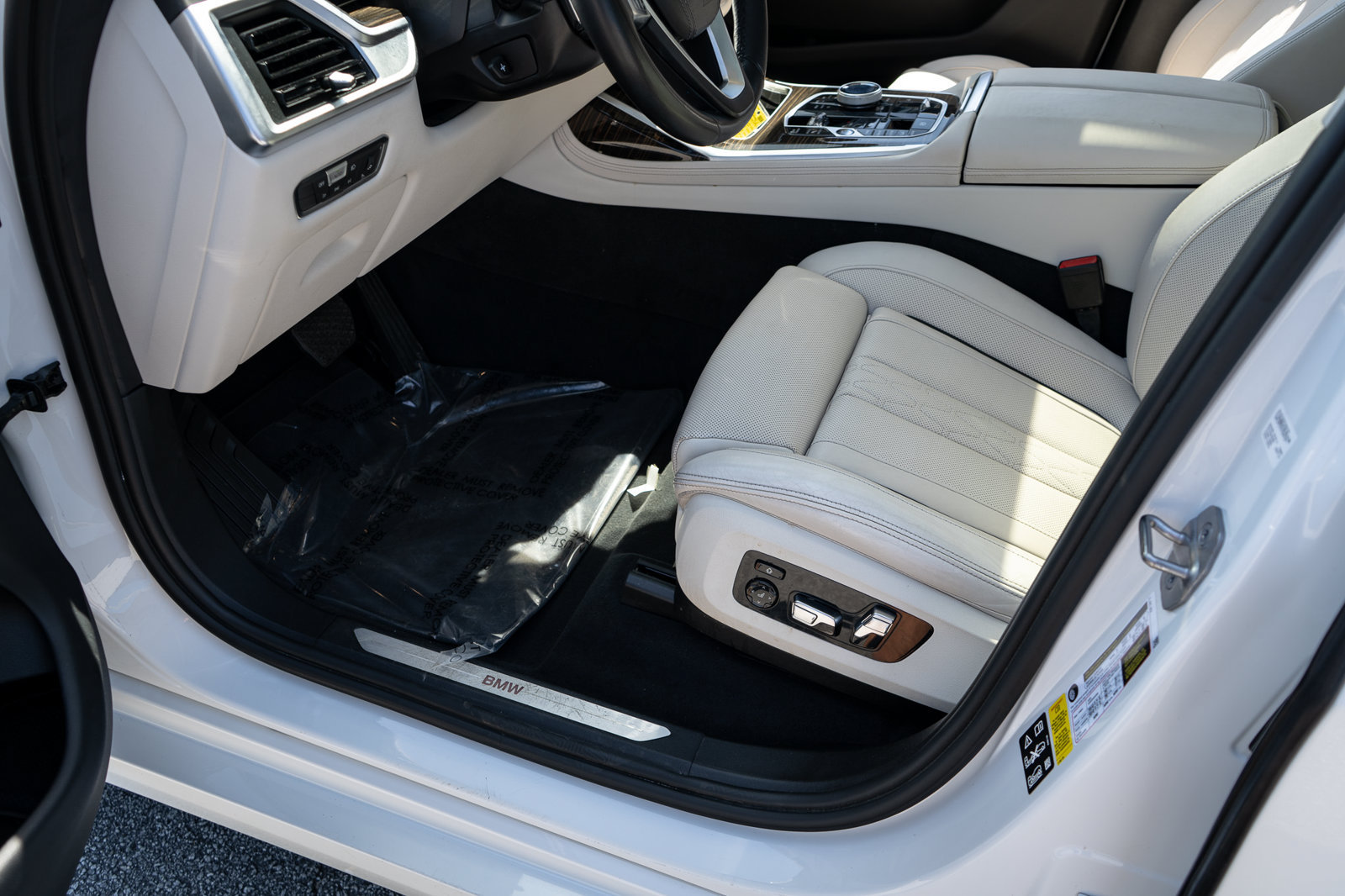 Used 2023 BMW X7 xDrive40i w/ Executive Package AWD/4WD image 28