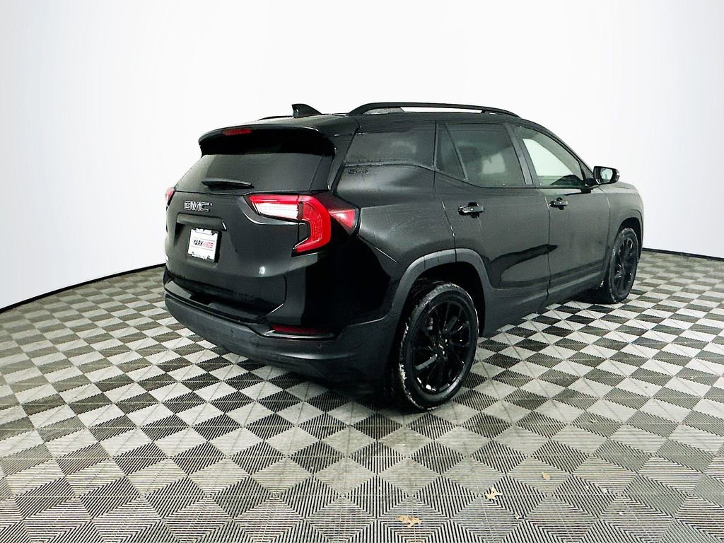 Used 2023 GMC Terrain SLE w/ Driver Convenience Package image 9