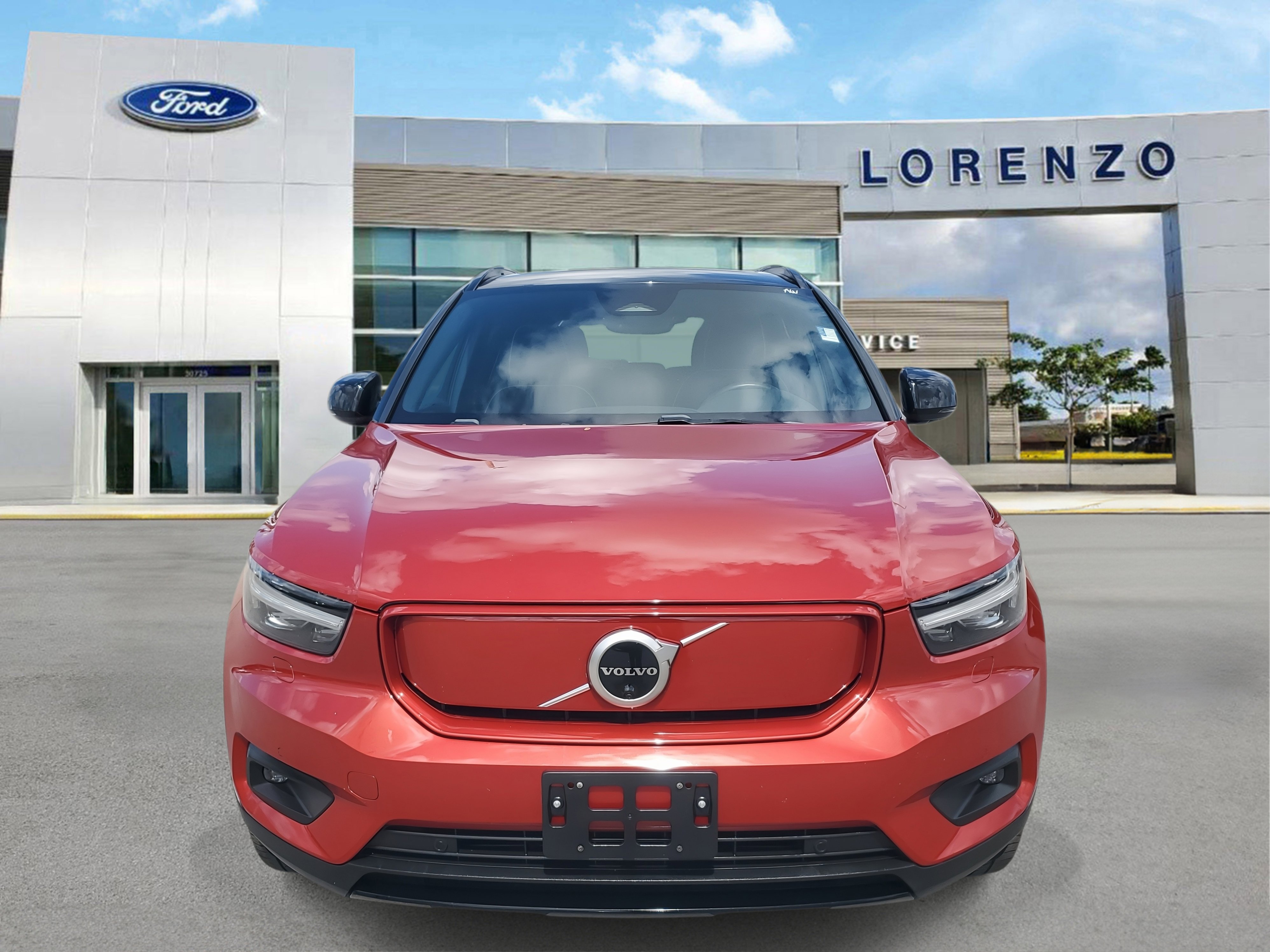 Used 2021 Volvo XC40 P8 Recharge w/ Advanced Package image 2