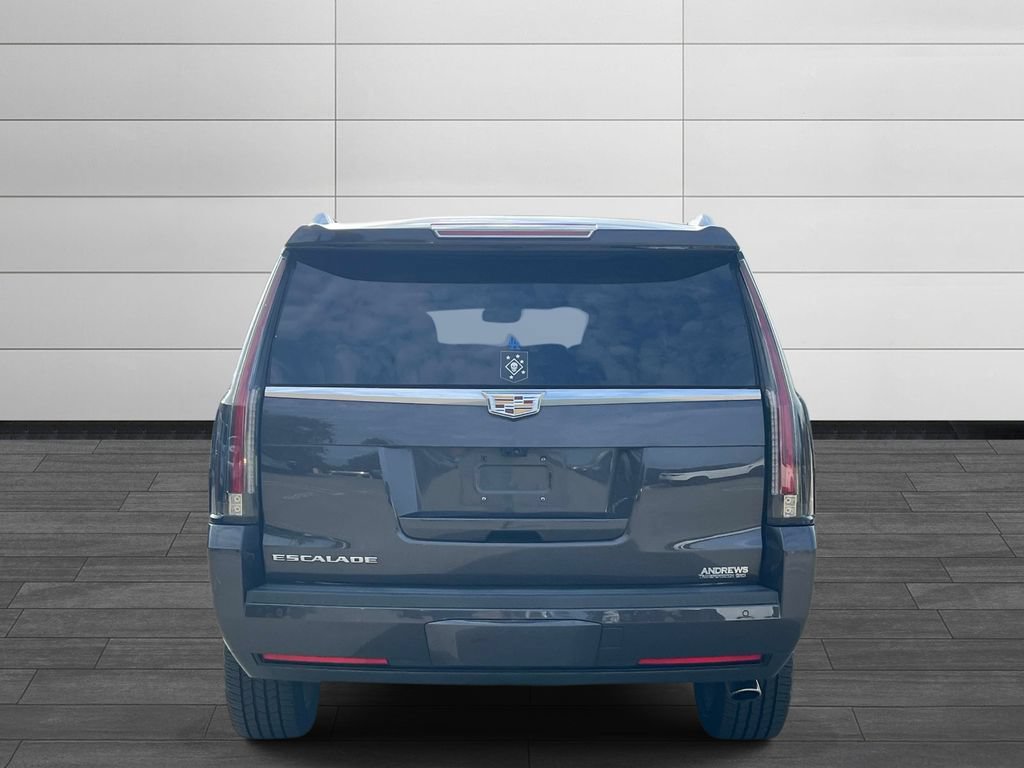 Used 2017 Cadillac Escalade Premium Luxury RWD image 2