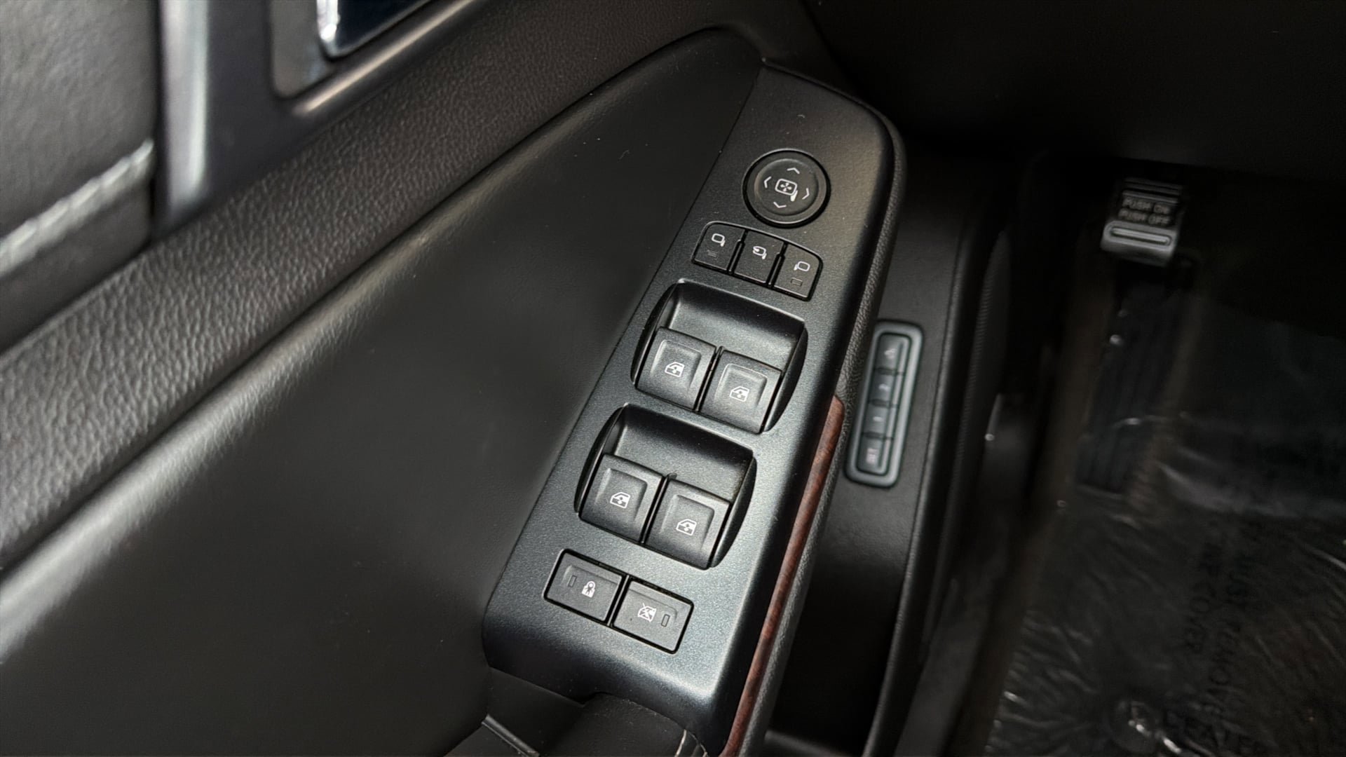 Used 2015 GMC Yukon SLT RWD image 19