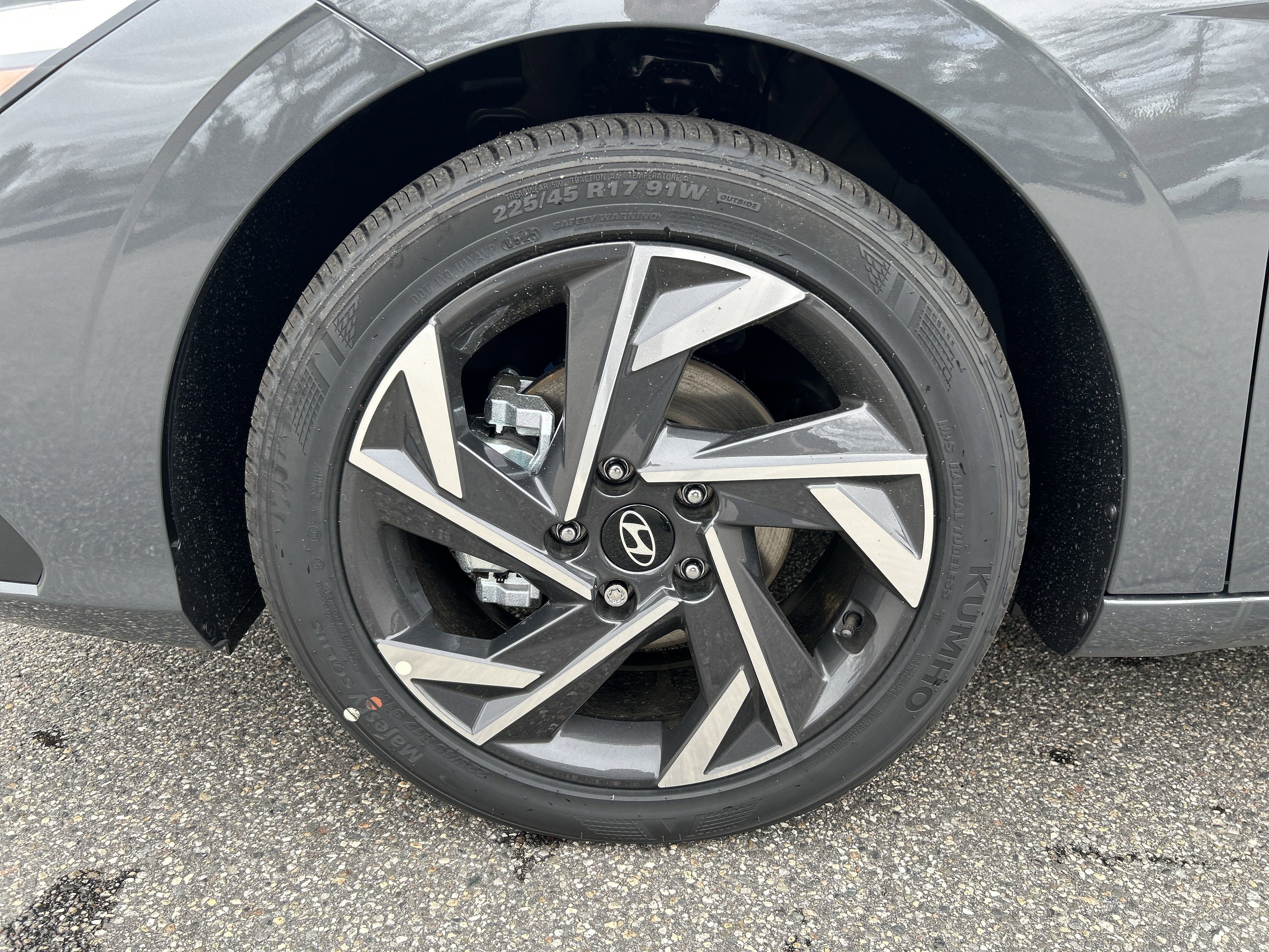 Used 2025 Hyundai Elantra Sport image 12