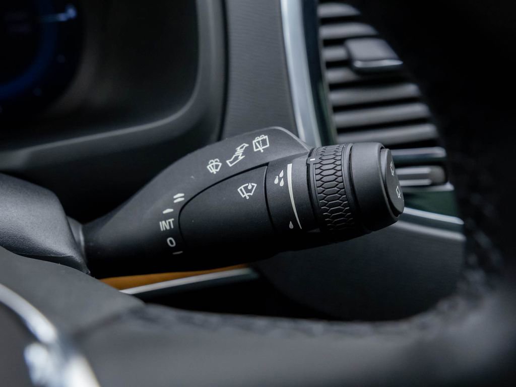 Used 2024 Volvo XC90 T8 Plus w/ Protection Package Premier image 31