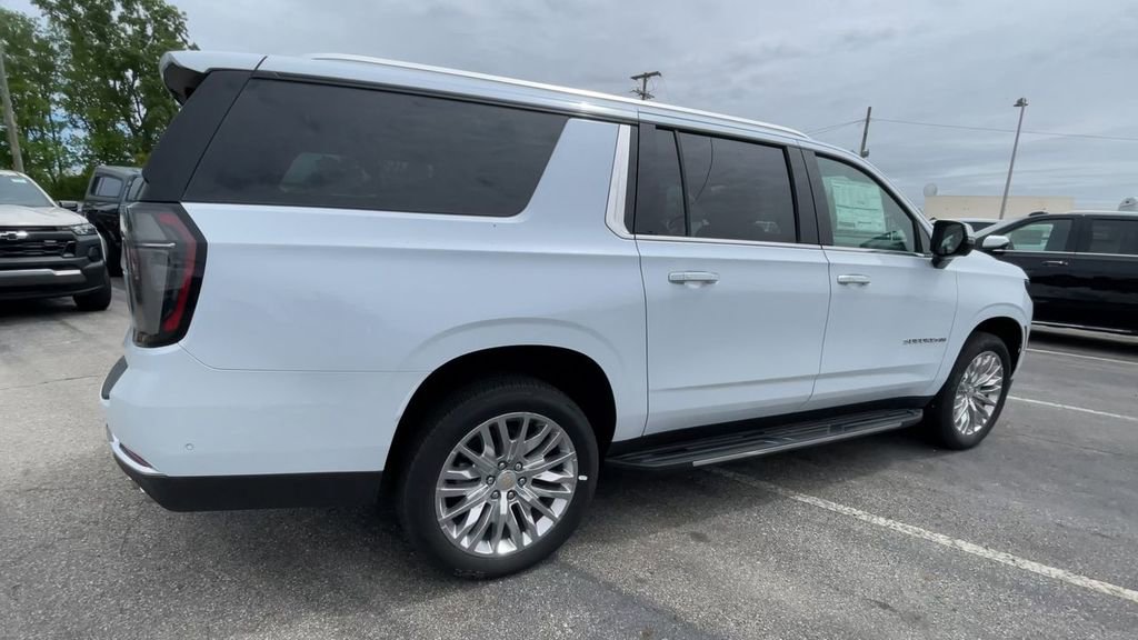 New 2026 Chevrolet Suburban Premier w/ Sun And Tow Package AWD/4WD image 2