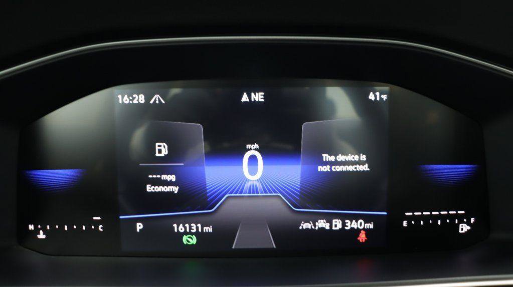 Used 2025 Volkswagen Jetta SE FWD image 18