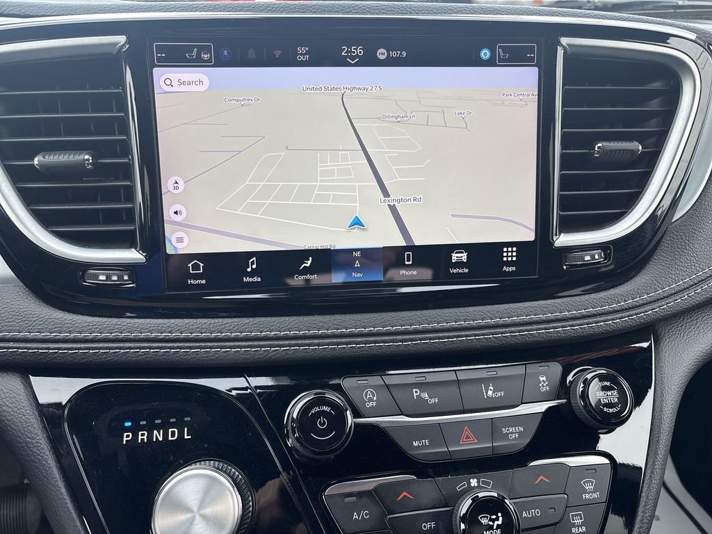 Used 2025 Chrysler Pacifica Limited image 19