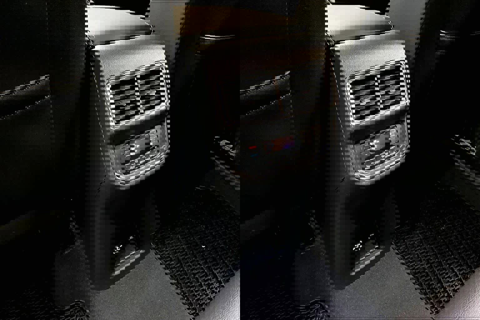 Used 2025 Volkswagen Atlas SE w/ Panoramic Sunroof Package image 37