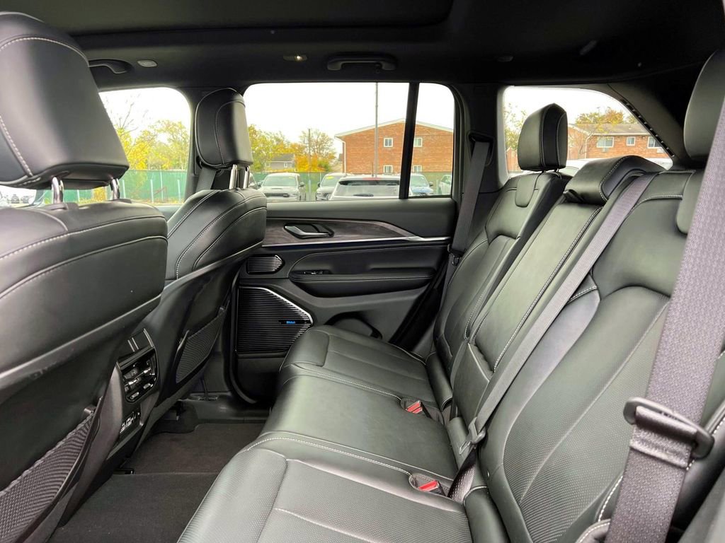 Used 2022 Jeep Grand Cherokee Overland image 11